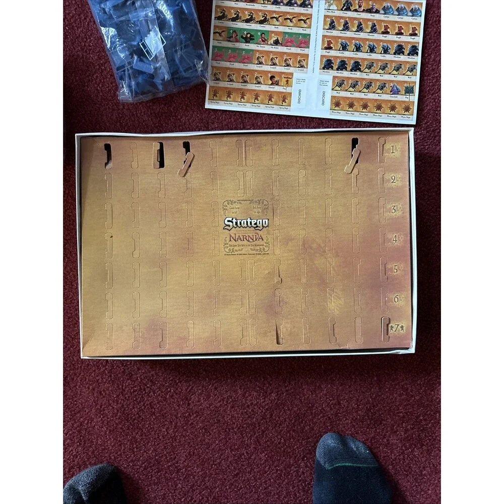 Stratego Chronicles Of Narnia Edition Game by Milton Bradley COMPLETE 2005(Read)